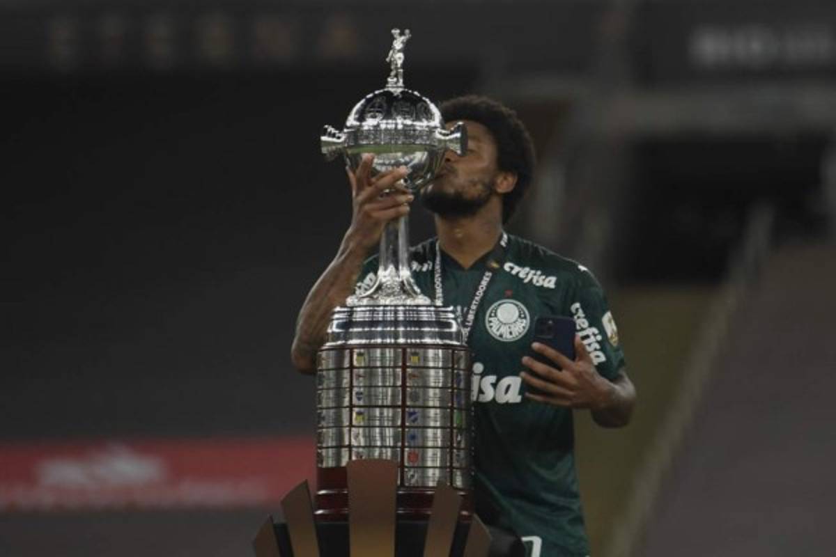 De la fiesta por ganar la Libertadores a ir de urgencias al hospital: el drama del brasileño Luiz Adriano