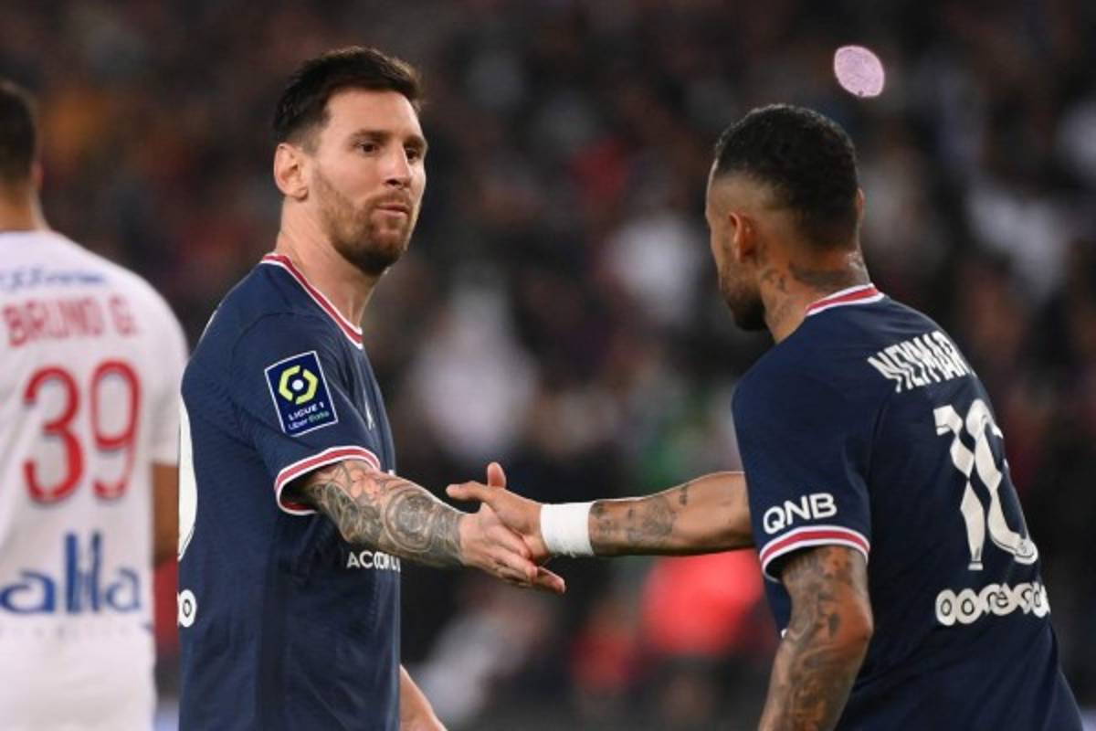 La polémica de Messi con PSG: se enoja con Pochettino tras sustituirle y le niega el saludo en su retiro