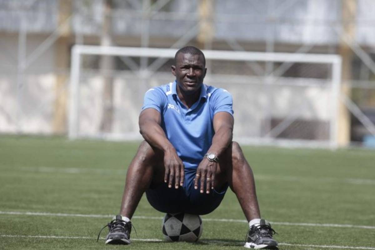 Grandes futbolistas hondureños sin suerte o alejados de la dirección técnica