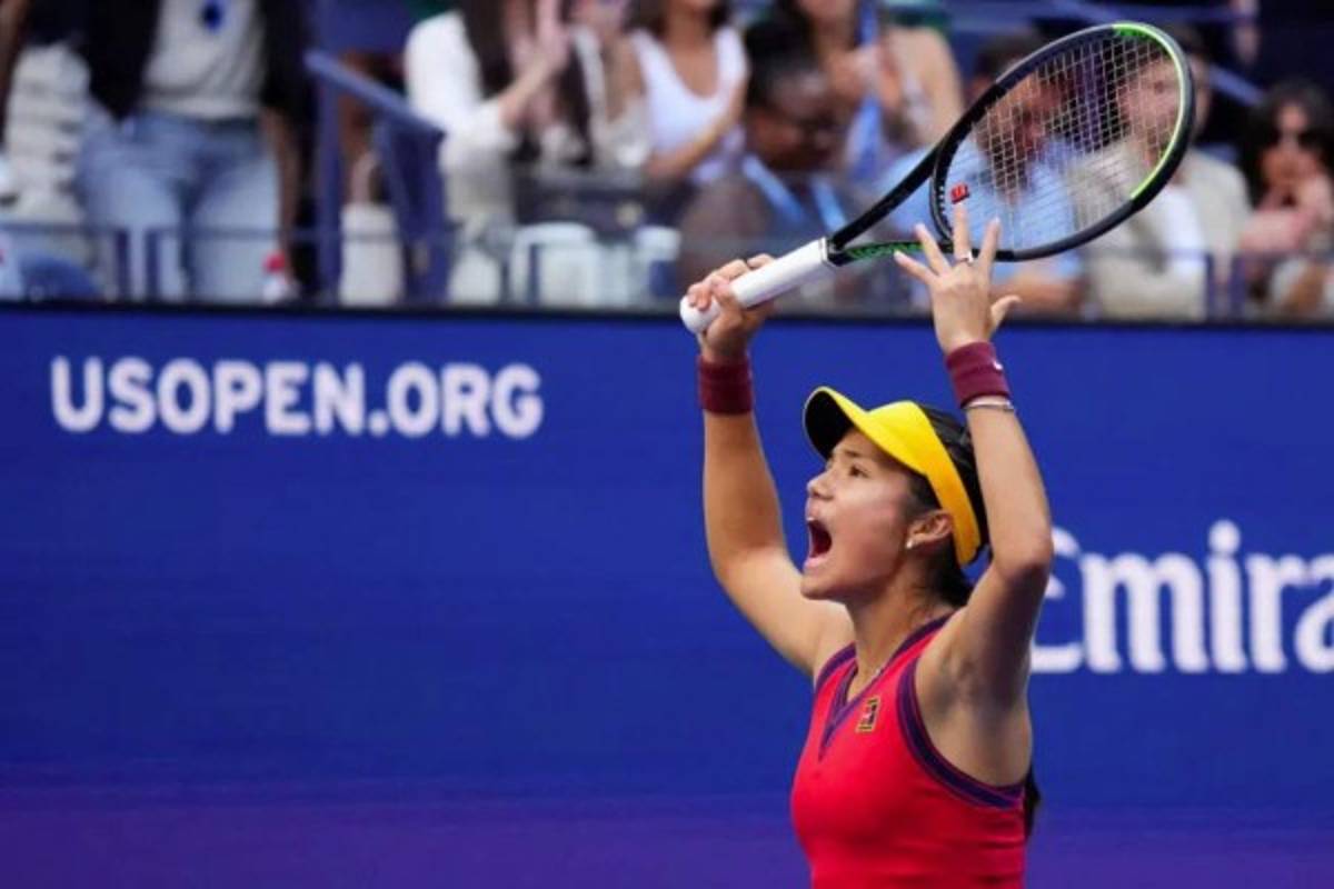Subió 127 puestos y sería billonaria: Emma Raducanu, la campeona del US Open con 18 años que enloquece a Inglaterra