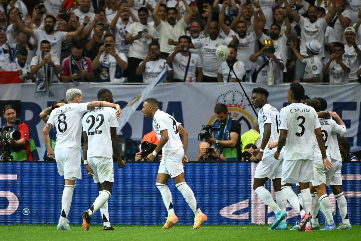 Mbappé es rey de Europa con el Real Madrid: Vinicius imitó su celebración y el emotivo abrazo con Ancelotti y Bellingham