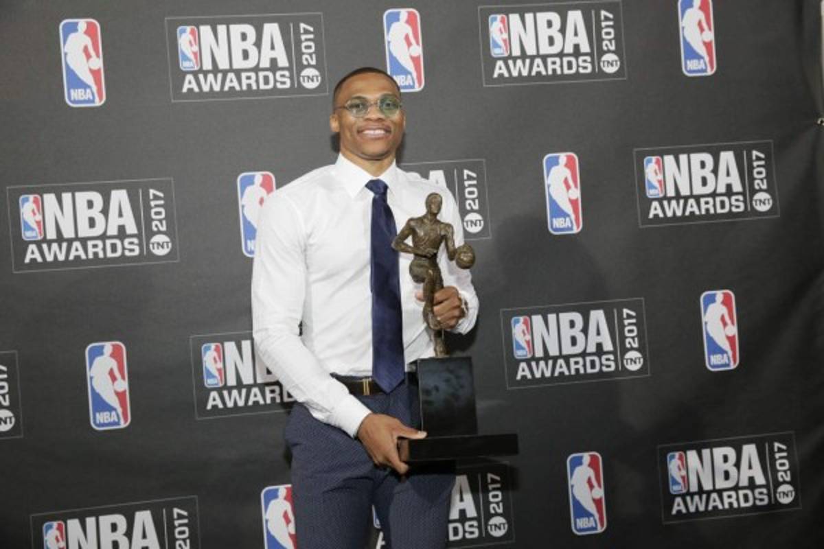 Los extraños atuendos y curiosidades en la gala de los premios de la NBA