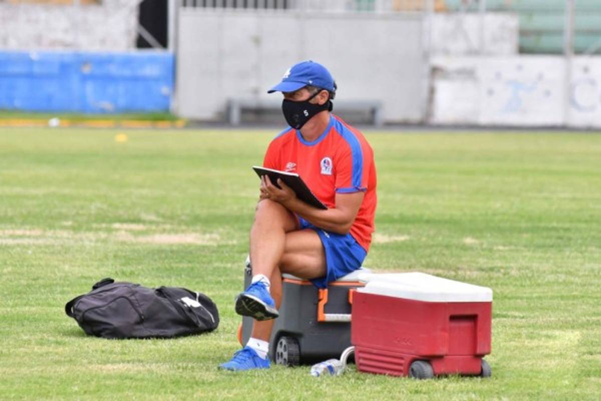 Los 11 futbolistas que hoy nadie recuerda y fueron parte del tricampeonato de Olimpia