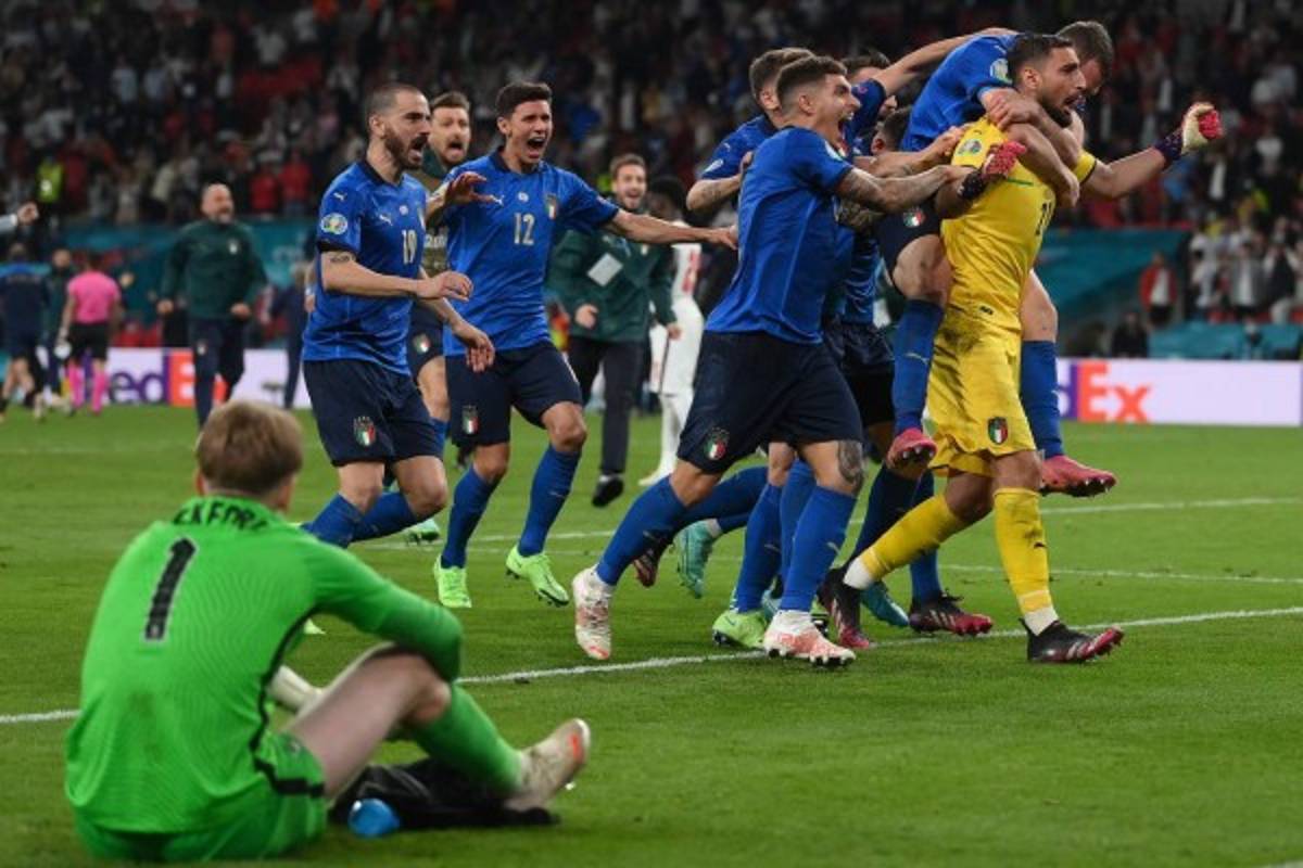 En fotos: Celebración pasionante de Italia, derrumbe total de Inglaterra y los invitados de lujo en Wembley