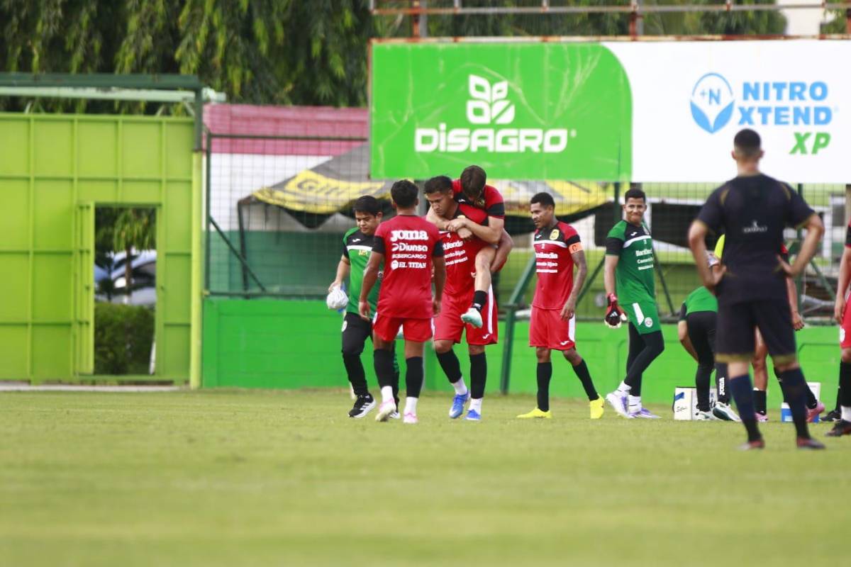 Marathón en alerta: Bruno Farioli sale lesionado y preocupa al Monstruo