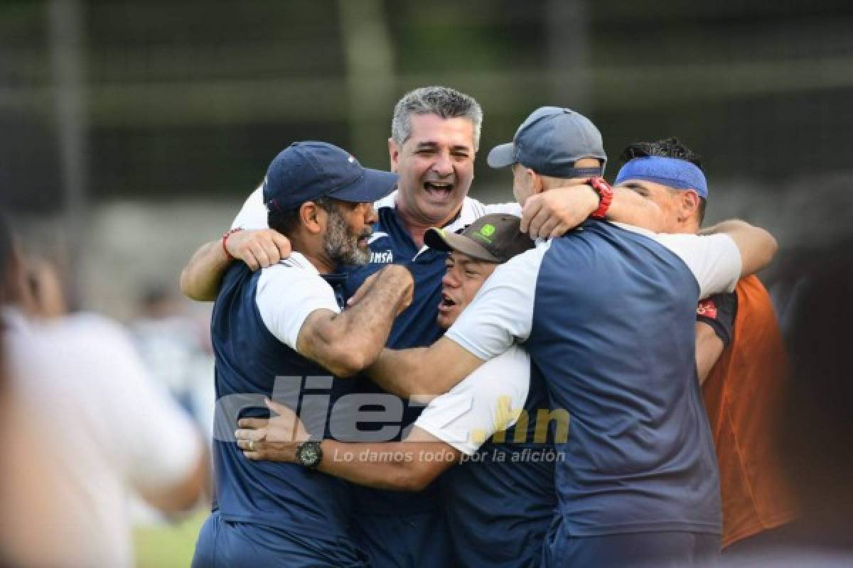 ¡Bien bañado! Diego Vázquez vive su tarde más difícil como técnico del Motagua