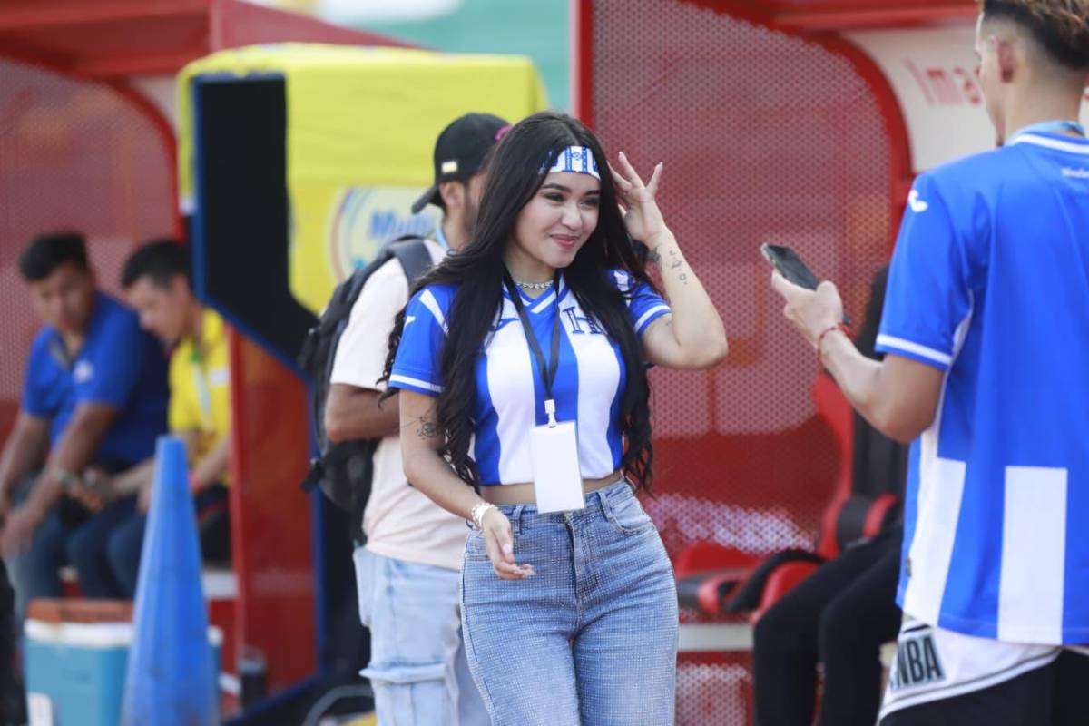 ¡Milagro Flores, de infarto! La Queso tiene a su jugador favorito en el juego de tiktokers entre Honduras y Brasil y ¿Quién es la hermosa de lentes?