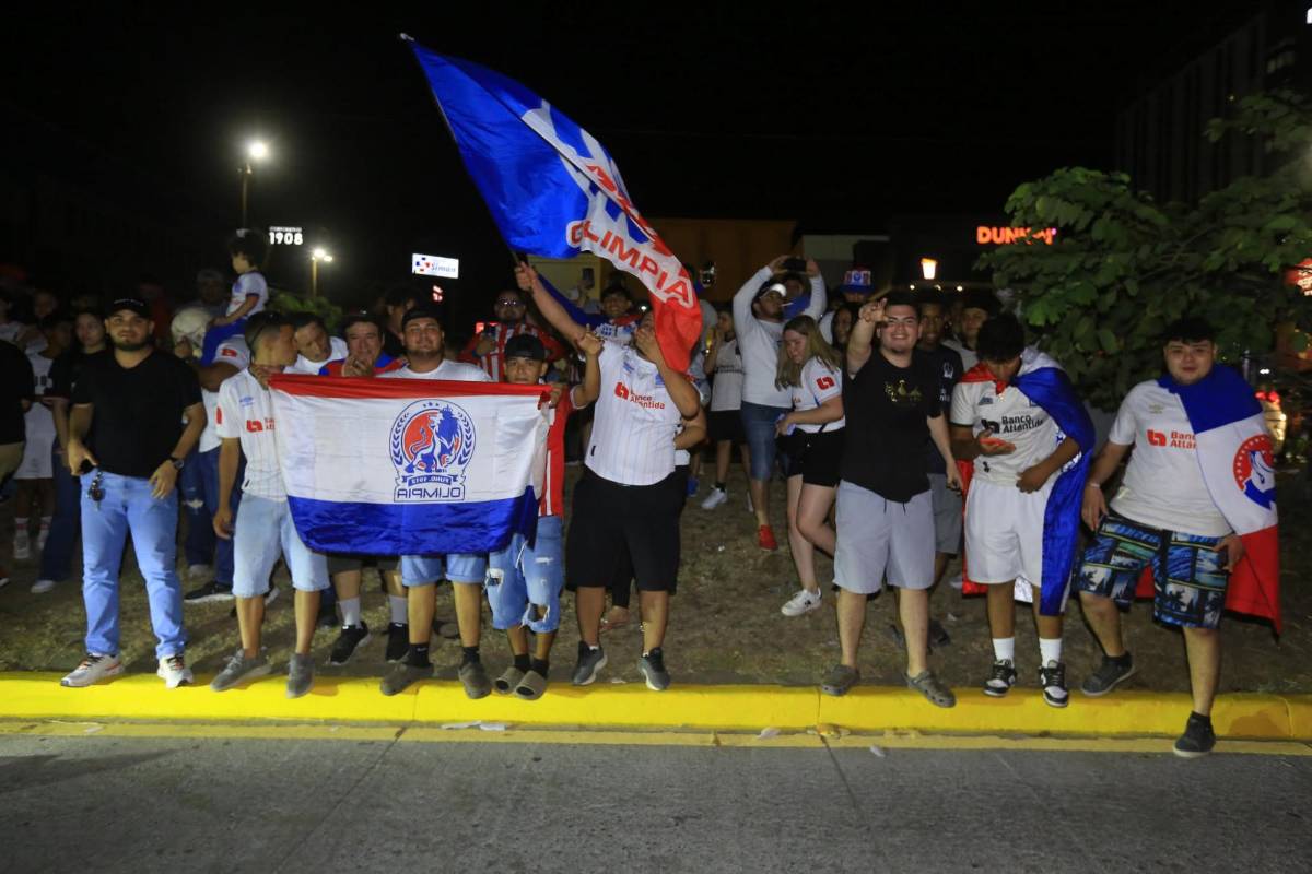 ¡Fiesta por la 39! Aficionados del Olimpia celebran por toda Honduras el título del torneo Clausura