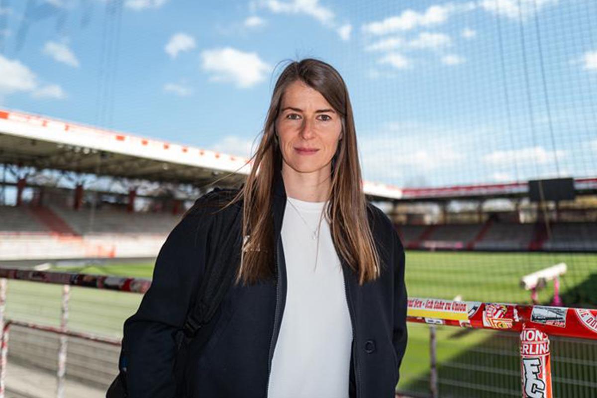 Histórico: tiene 34 años y se convierte en la primera mujer en entrenar a un reconocido equipo de la Bundesliga