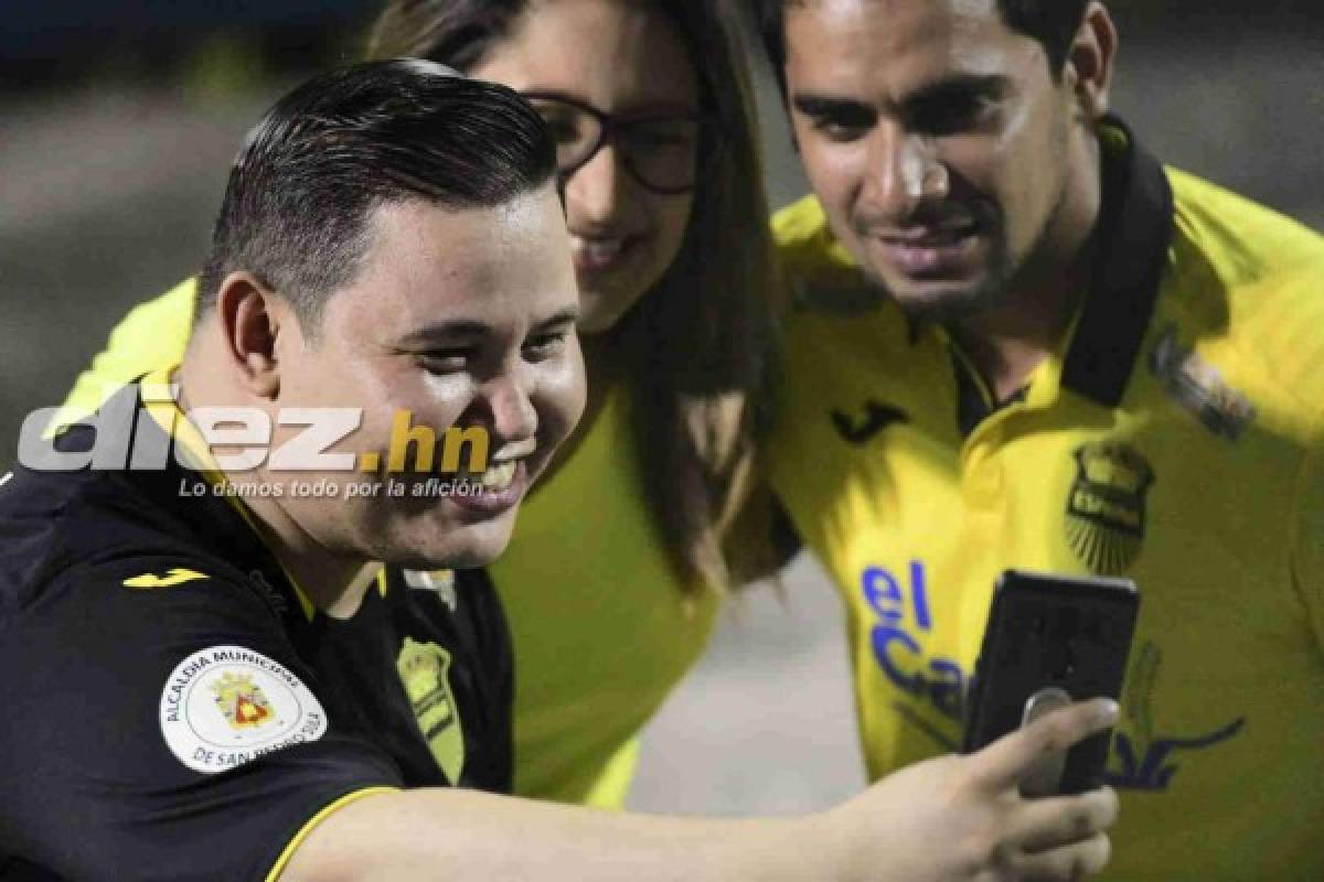 No se vio por TV: Discusión Garrido-Claros, chicas hermosas y catrachos del Alajuelense se lucen