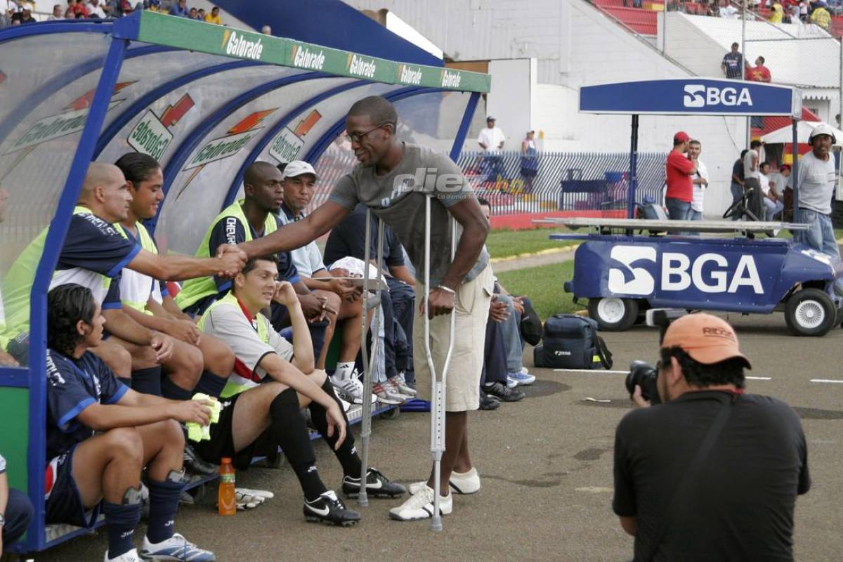 Fotos inéditas del clásico Motagua-Olimpia: Agarrones de pelo, Noel penaleando y camisas rotas