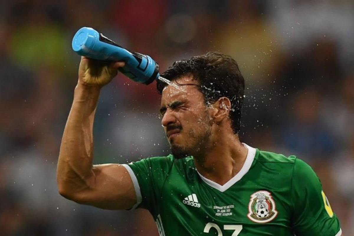 NO SE VIO POR TV: ¿Qué hacía Löw y qué le dijo Marco Fabián? El abrazo de 'Memo' Ochoa