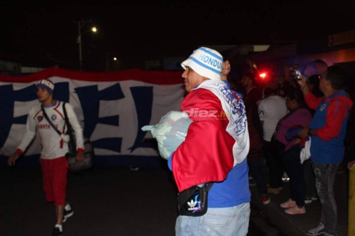 Nunca estarán solo: Olimpistas arropan en masa a su equipo para juego ante Saprissa