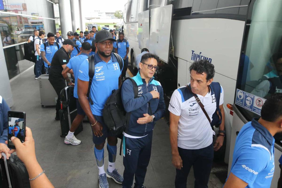 Entre risas y seriedad: así llegó Honduras a Tegucigalpa tras el empate ante Costa Rica y que ahora solo se concentra en Haití