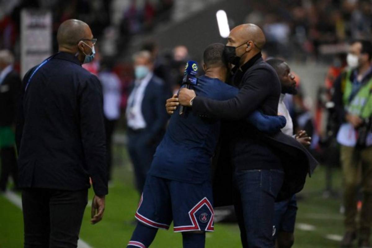 Así fue el debut de Messi con PSG: Rival le pide una foto, invitado de lujo y ¿Mbappé se despidió?