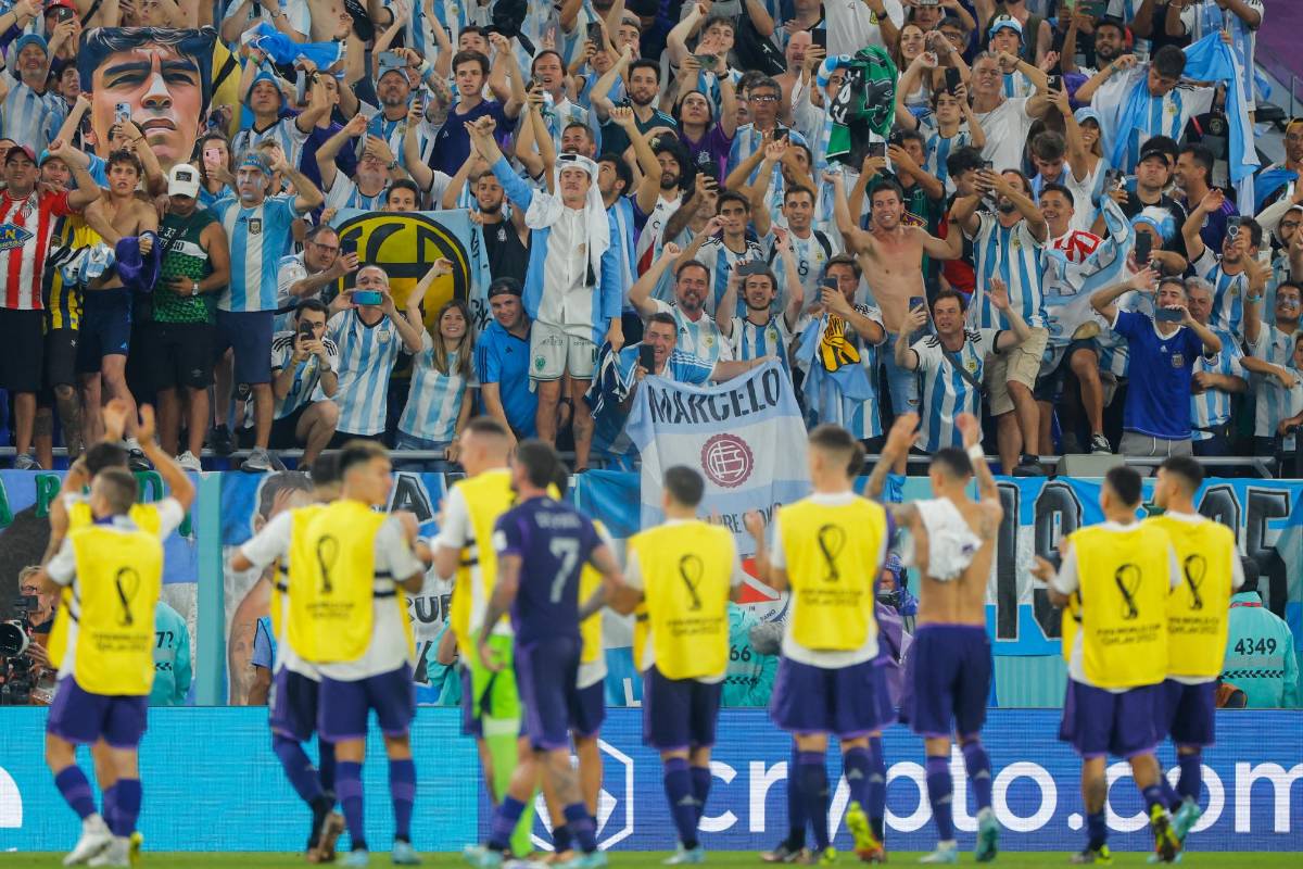 No se vio por TV: Hijos de Messi y sus relajos en el palco, el enojo de Antonela y el amigo de Maradona