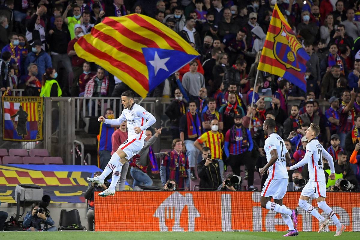 La tristes imágenes de la eliminación del Barcelona: Afición culé abandona, Adama Traoré destrozado, Xavi y sus constantes reclamos