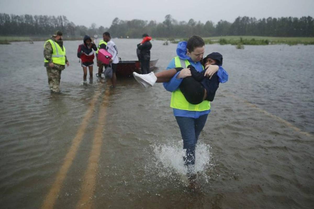 EN FOTOS: Huracán Florence ya golpeó con fuerza la costa este de Estados Unidos