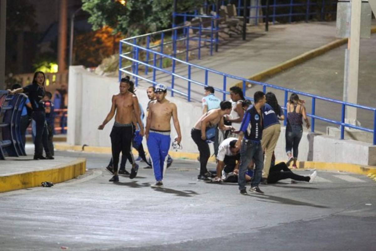 Las otras fotos que no viste del Motagua-Olimpia que terminó en caos