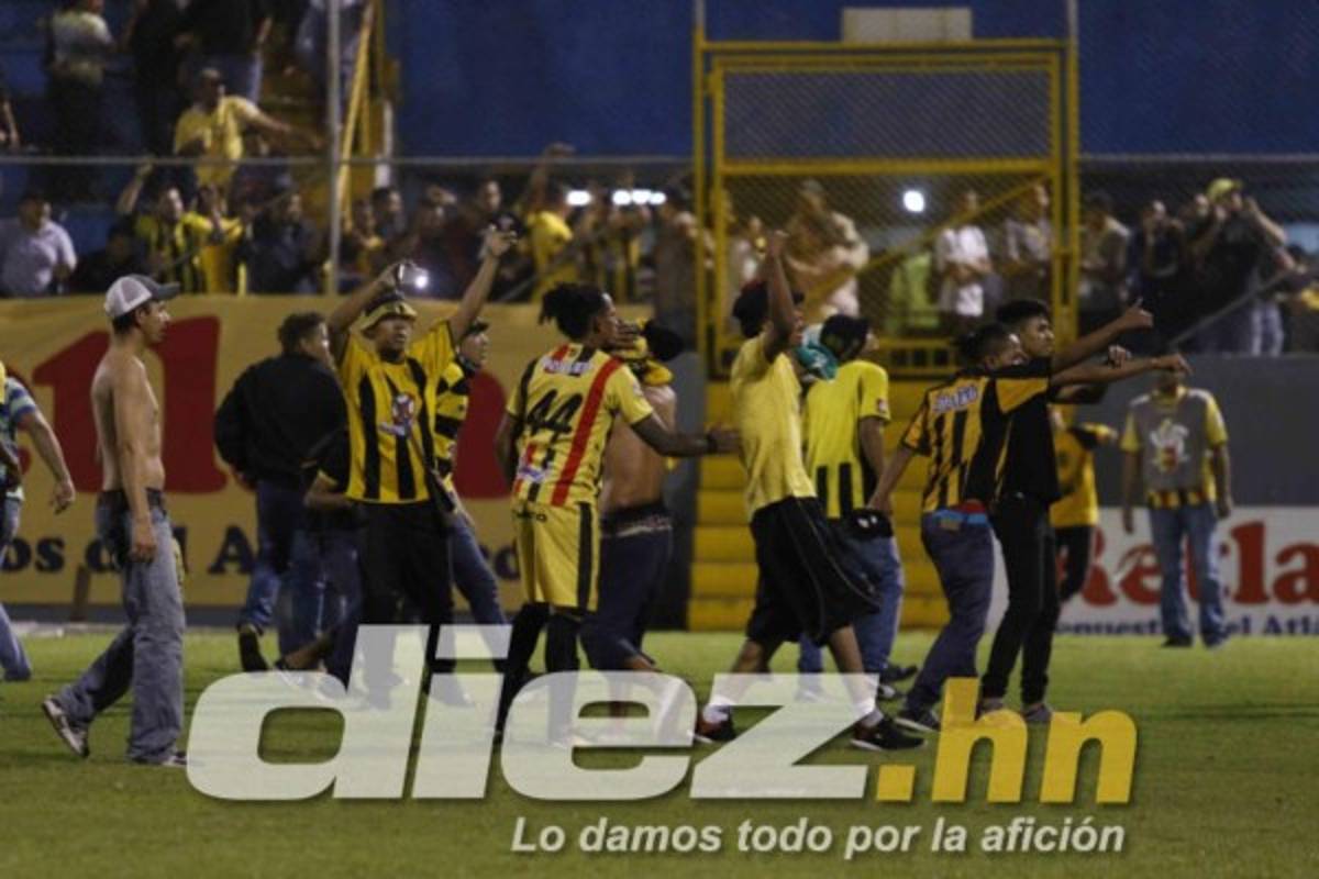 Impactantes imágenes: Terror y drama en el estadio Morazán tras actos vandálicos