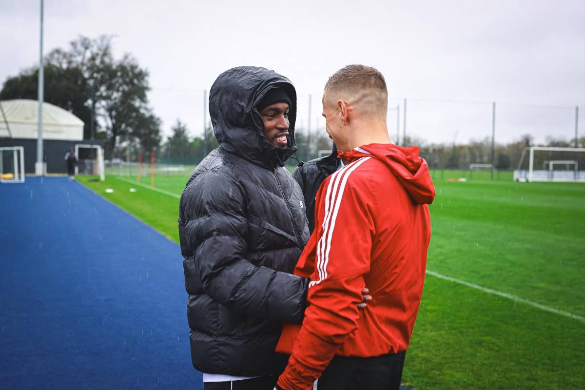 ¿Cómo luce? Alberth Elis reaparece y así lo recibieron sus compañeros del Girondins de Burdeos