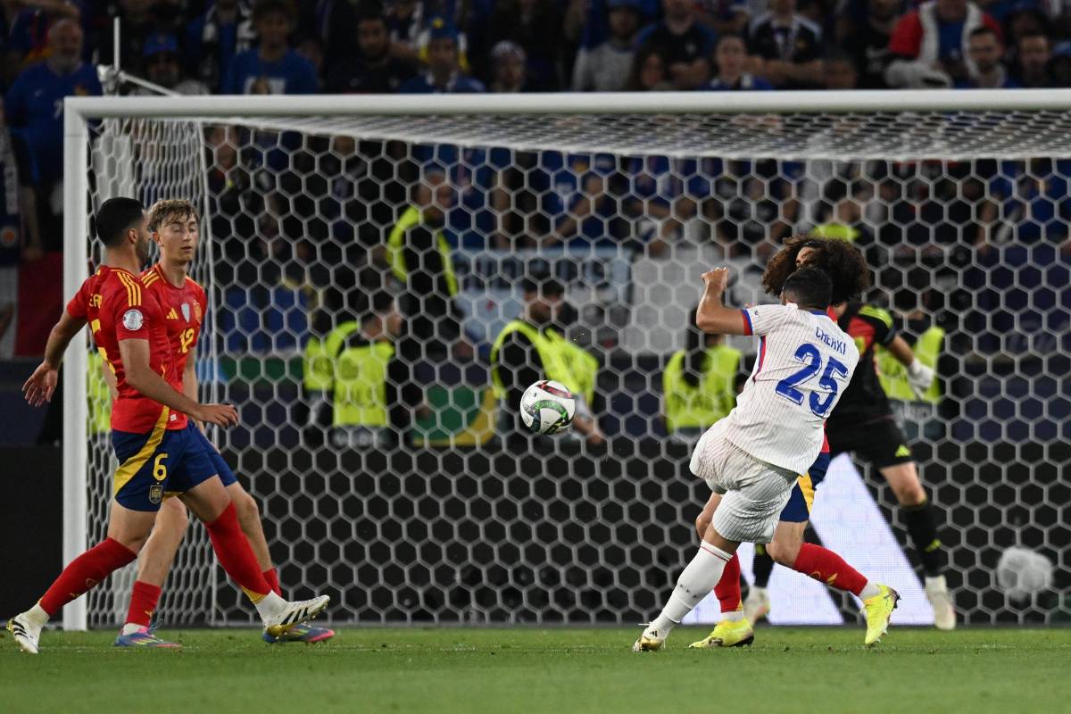 Lamine Yamal destrozó a Mbappé y festeja a lo Cristiano Ronaldo; Francia vivió una pesadilla frente a España