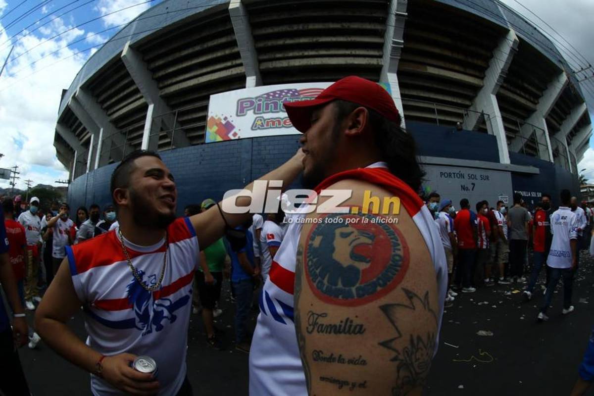 ¡Leones, banderas y selfies! Tegucigalpa se viste de fiesta con la final del fútbol hondureño Olimpia vs. Real España