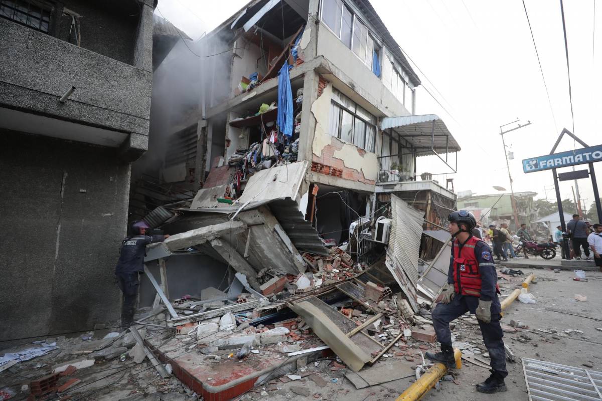 Edificios caídos y gente en la calle: así es la destrucción luego del terremoto en Venezuela