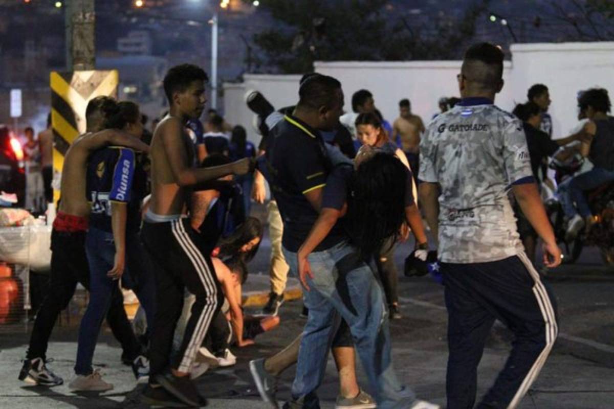 Las otras fotos que no viste del Motagua-Olimpia que terminó en caos