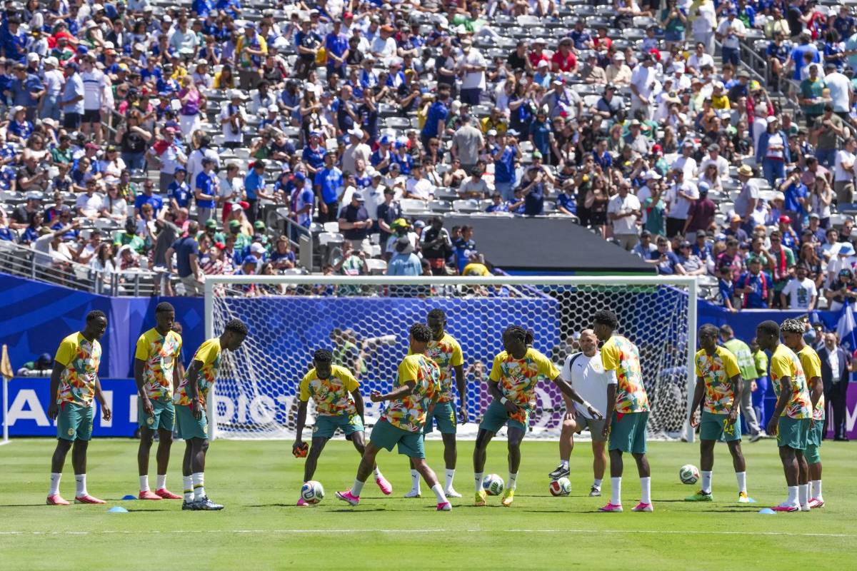 Escándalo durante el Mundial: deudas, el DT sin contrato y comida mediocre