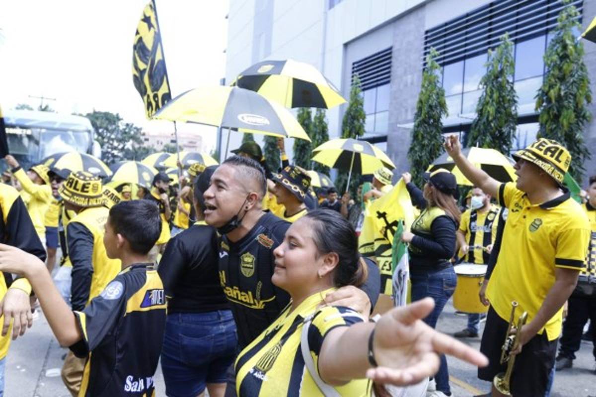 Fotos del Marathón-Real España: El desahogo de Ramiro Rocca y el show de los aficionados