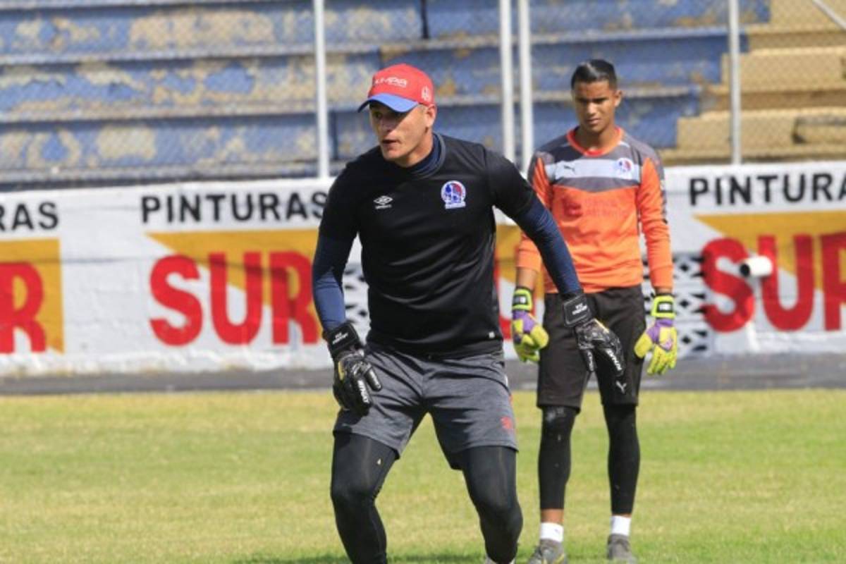 Los jugadores que faltan por renovar en Olimpia, la baja confirmada y el delantero que podría salir