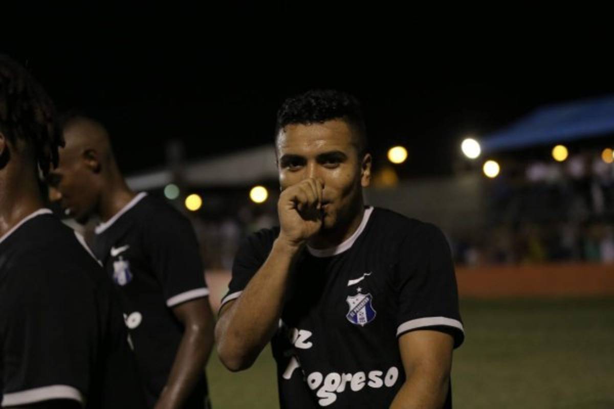 ¡NO SE VIO EN TV! El llenazo en El Progreso y el curioso festejo del' Chino'