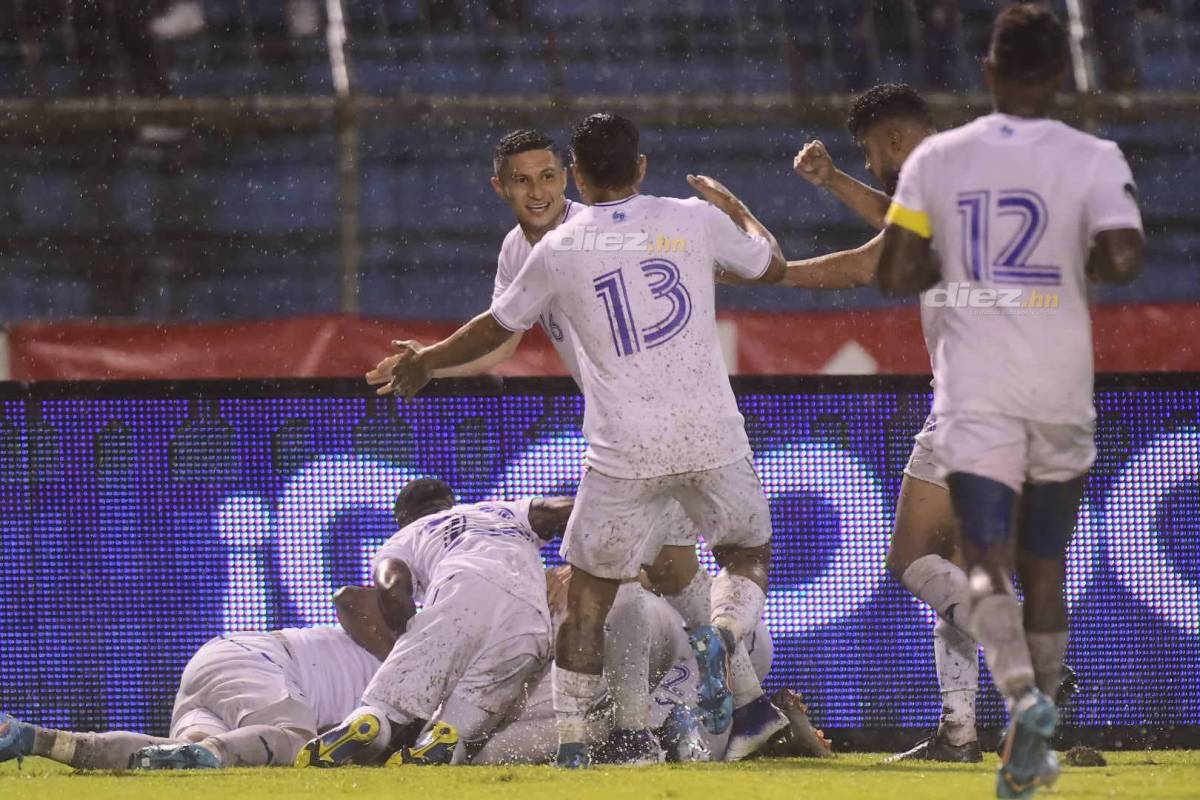 Júbilo en el Olímpico: Aficionados invaden la cancha en medio del triunfo de Honduras sobre Canadá en Liga de Naciones