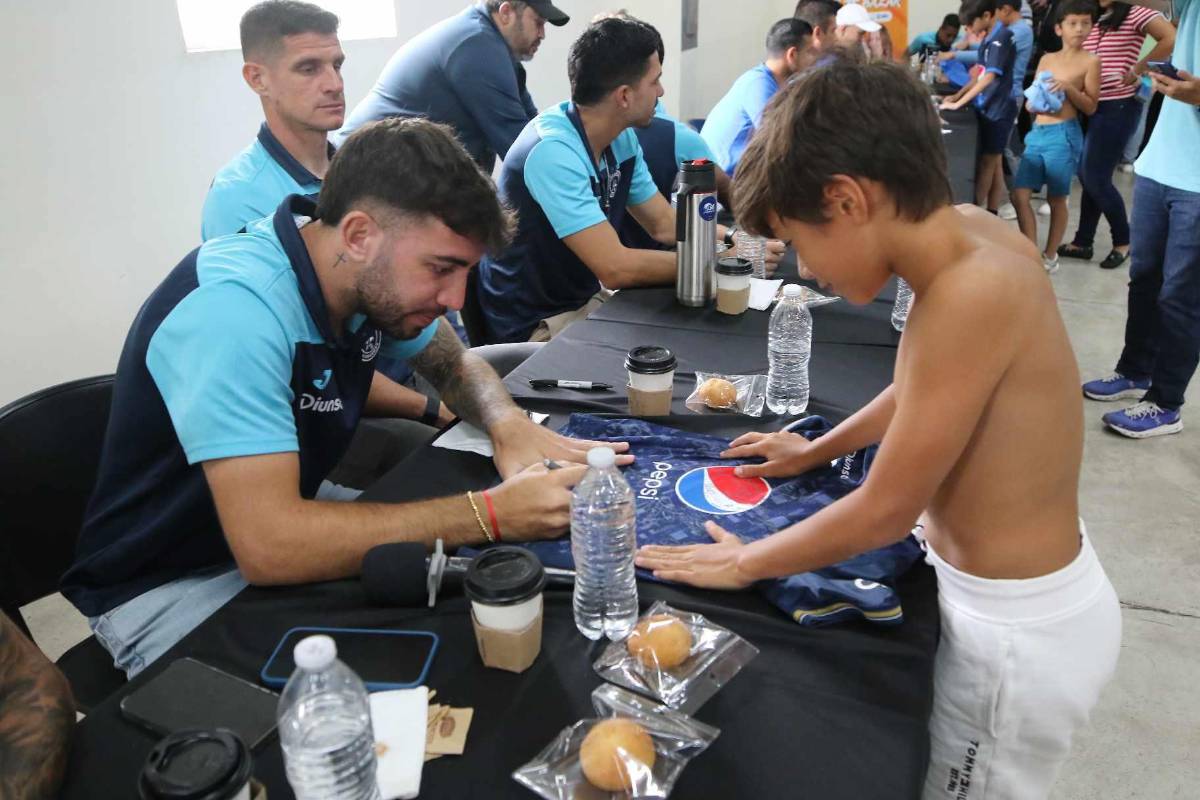 ¿Y Diego Vázquez? Motagua se olvida de su semana desastrosa y lleva alegría a los aficionados