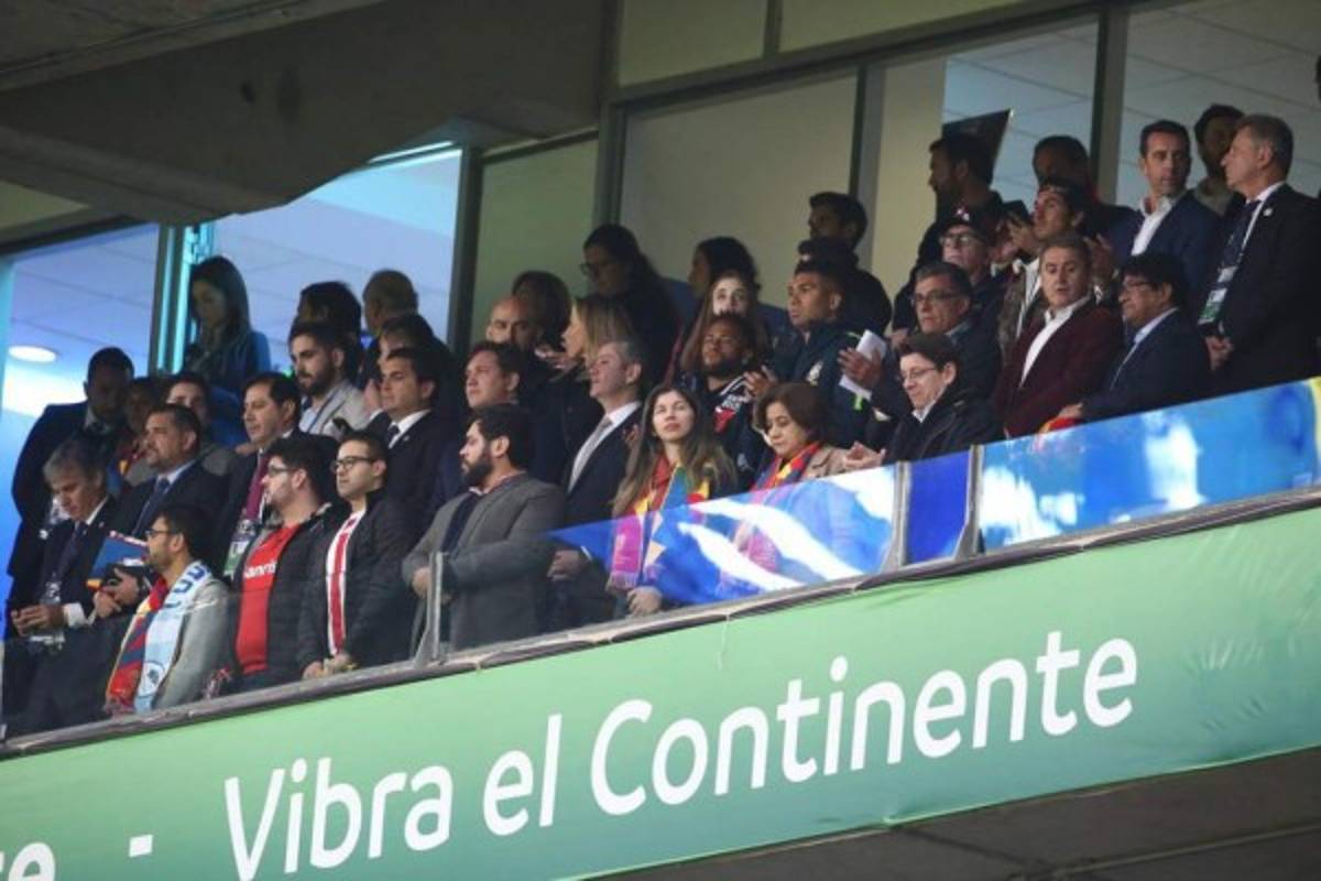 ¡Bien acompañado! Neymar llega al Arena do Gremio para apoyar a Brasil ante Paraguay
