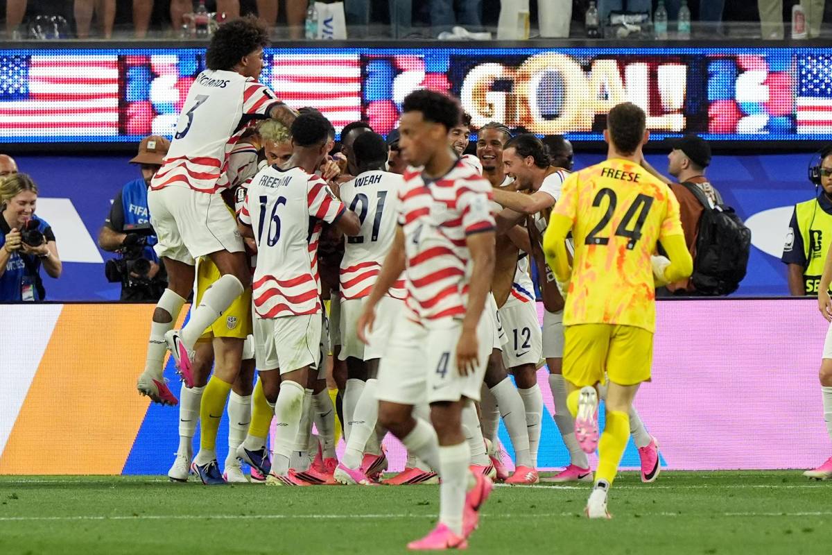 La increíble historia del goleador que nació en USA por decisión de una aerolínea