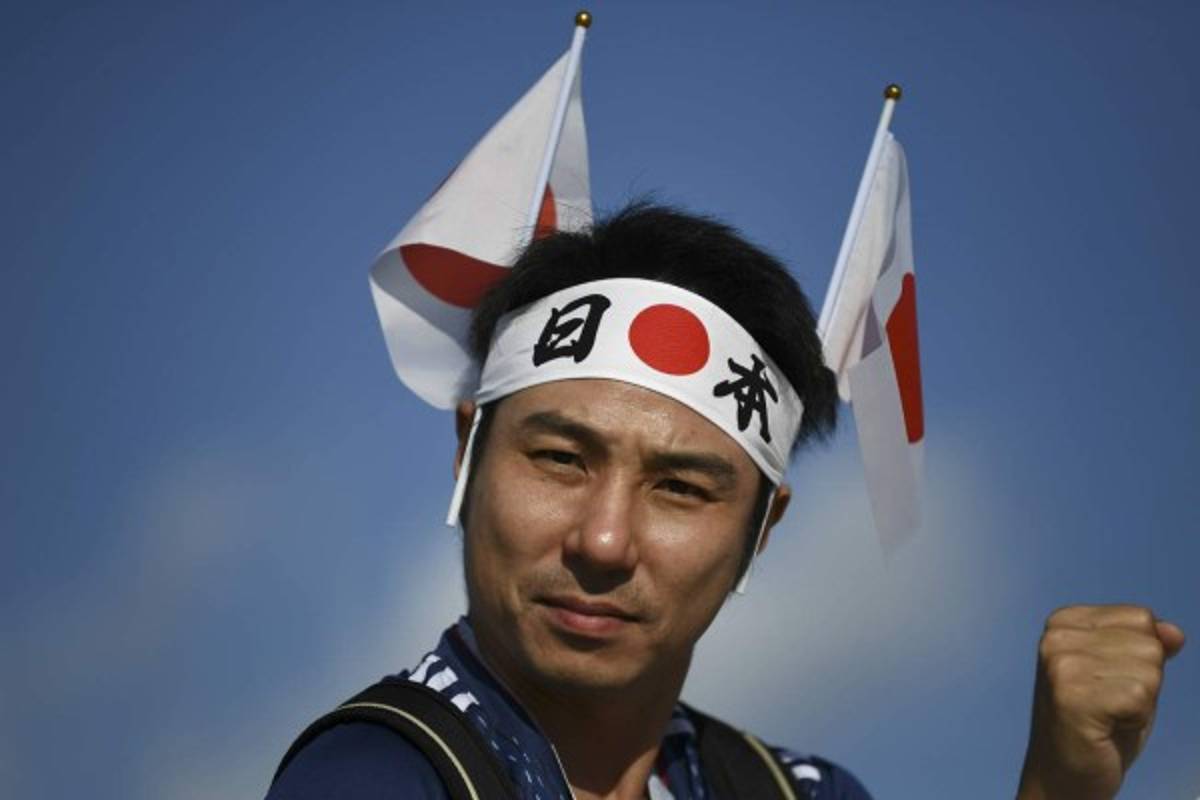 Dos culturas diferentes, una sola pasión: Hinchas de Senegal y Japón engalanaron el partido