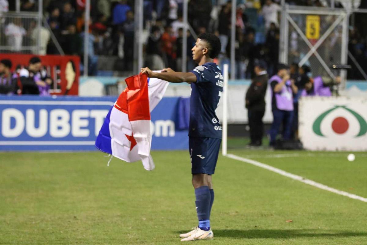 ¡Festejo del campeón! Besos al goleador, Diego Vázquez celebró en el camerino y locura de la plantilla de Motagua con el título