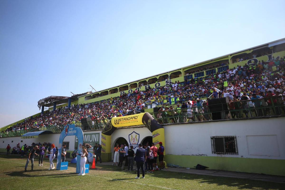 FOTOS: Colosal llenazo en la caída del invicto de Olimpia, el eufórico festejo de Potros y presidente sorprende
