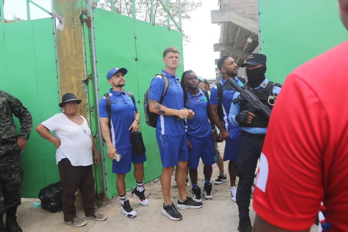 ¿Qué pasó antes del partido con los jugadores del Olancho? Los ‘pelados’ del Olimpia y lo que Auzmendi y Altamirano hacían en el gol de Omar Elvir