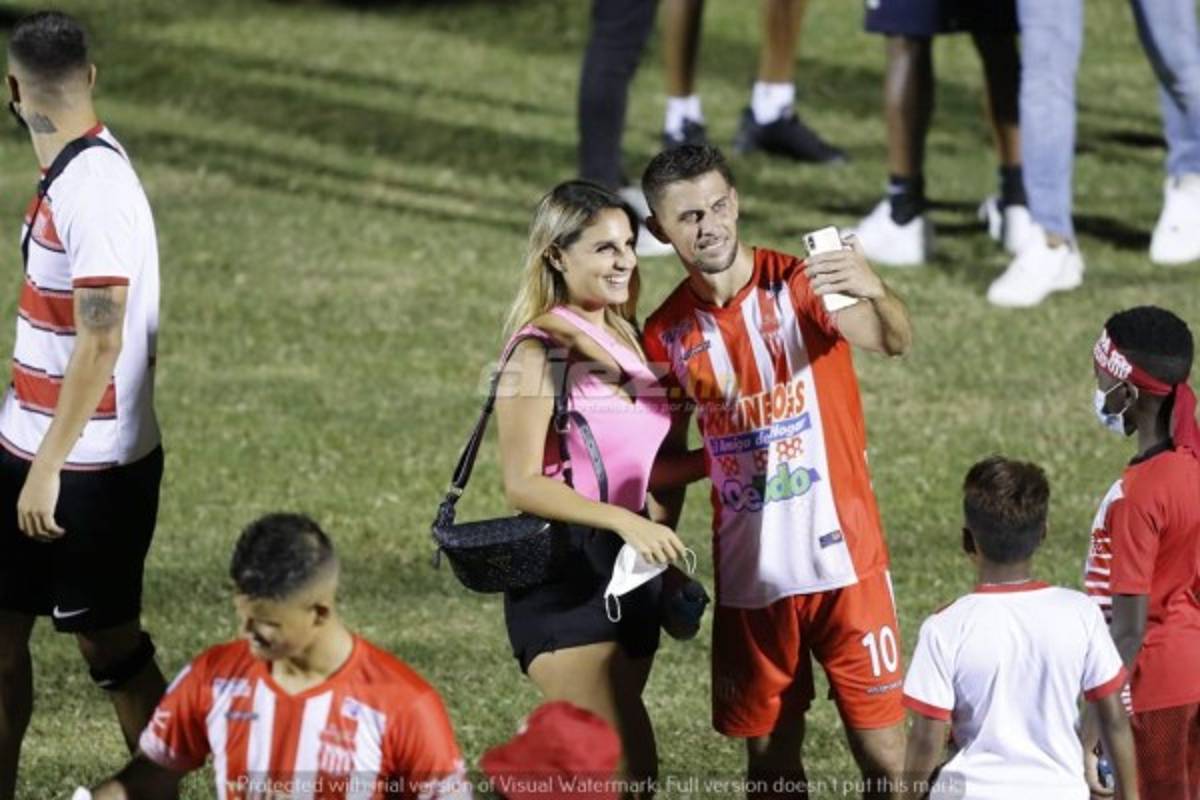¡No se vio en TV! El enorme beso de Chavasco; la belleza que eclipsó La Ceiba y la furia de Jorge Cardona