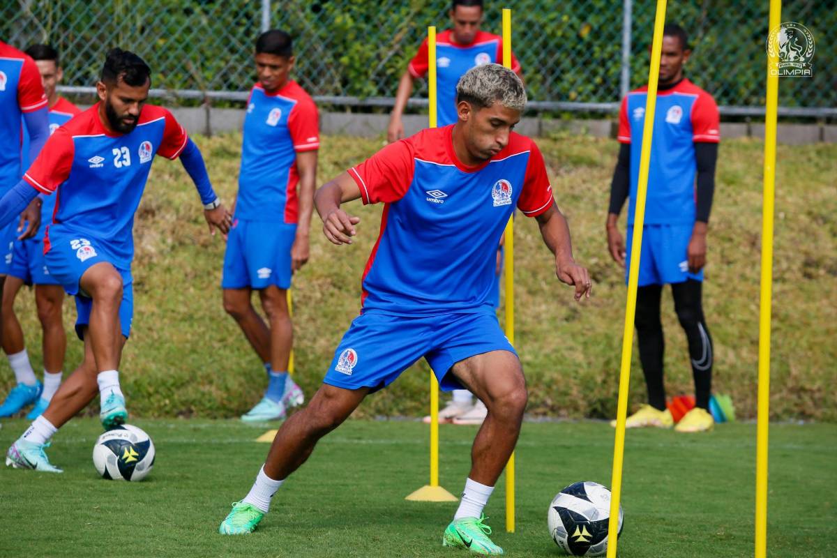 Pedro Troglio vuelve a Argentina y esta es la alineación histórica que dirigió al frente del Olimpia