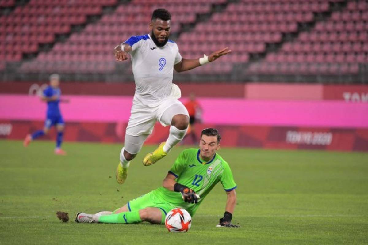 Los cambios de Falero y el autogol: Las mejores imágenes del Honduras-Rumania en Tokio 2021
