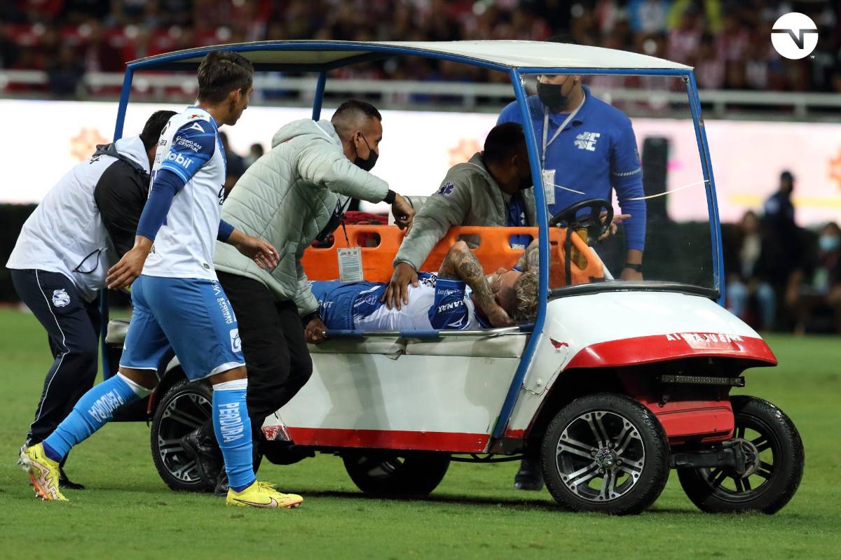 ¡Fuertes imágenes! La espeluznante lesión en la Liga MX: jugador del Puebla se deshace tobillo en desafortunada entrada