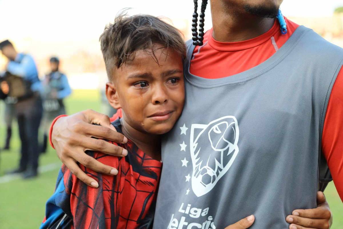 ¡Tremenda fiesta en La Ceiba! Aficionados del Vida se toman la calle festejando el triunfo que los acerca a la salvación
