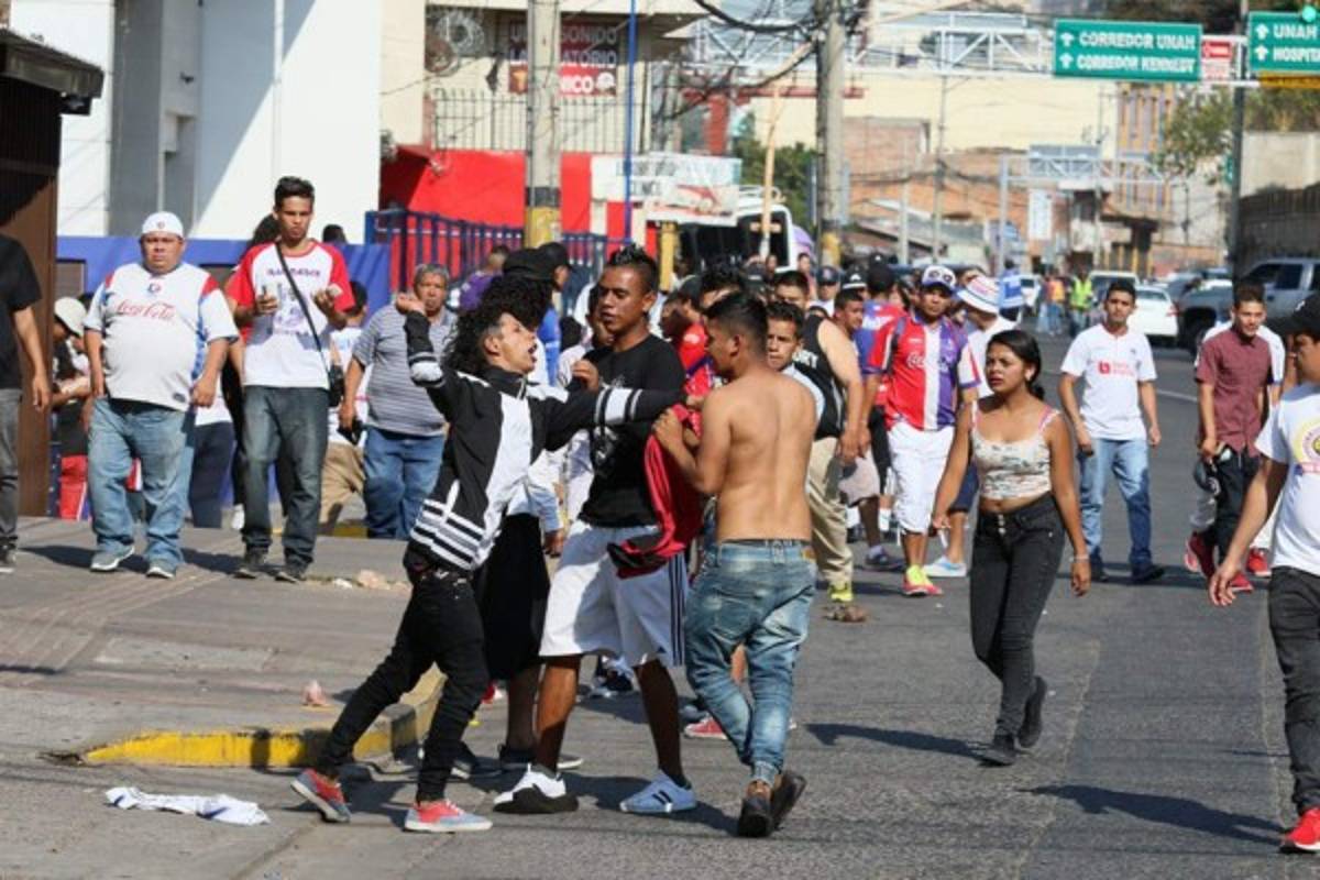 Las otras fotos que no viste del Motagua-Olimpia que terminó en caos