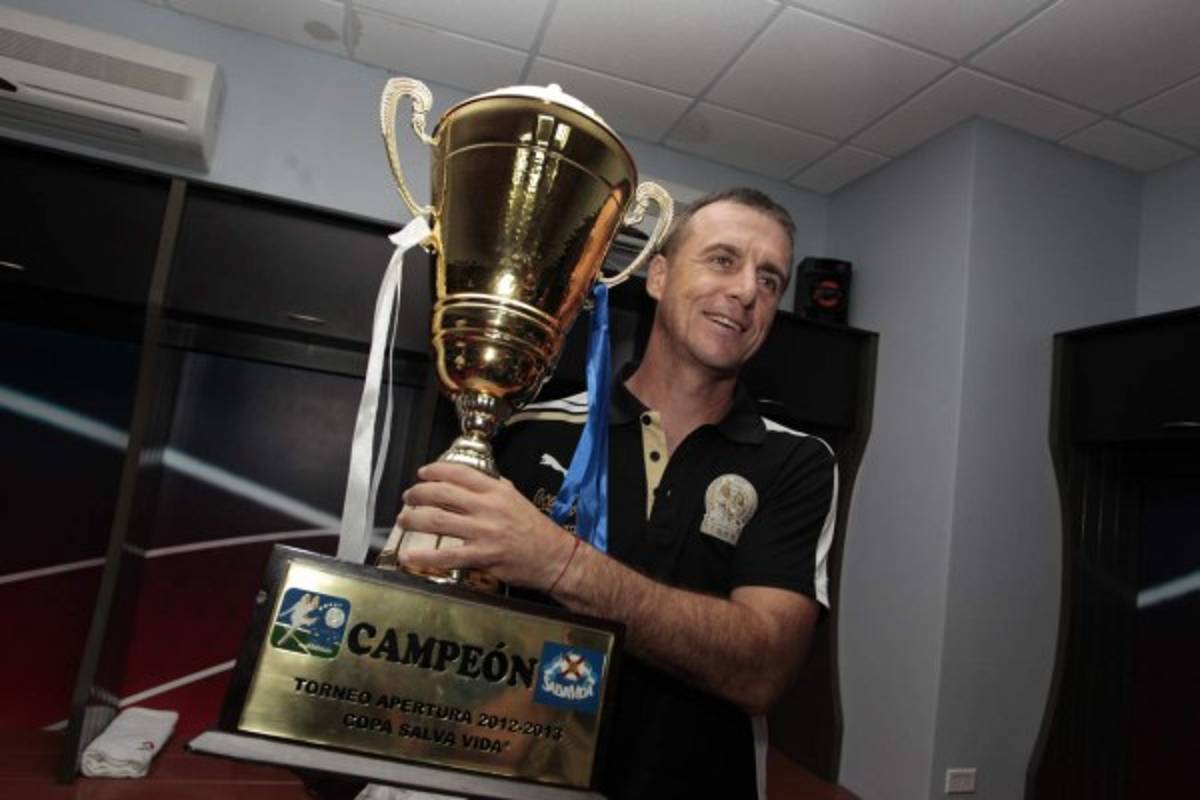 ¡EL REY DE COPAS! Las imágenes históricas del Olimpia, que hoy celebra 105 años