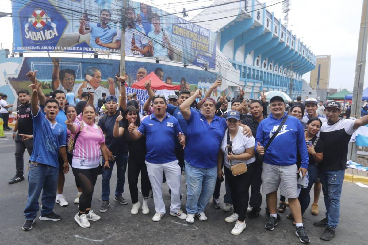 Honduras vs El Salvador: ¡Locura por los tiktokers! Cuscatlecos invaden SPS y euforia de los catrachos en el Morazán