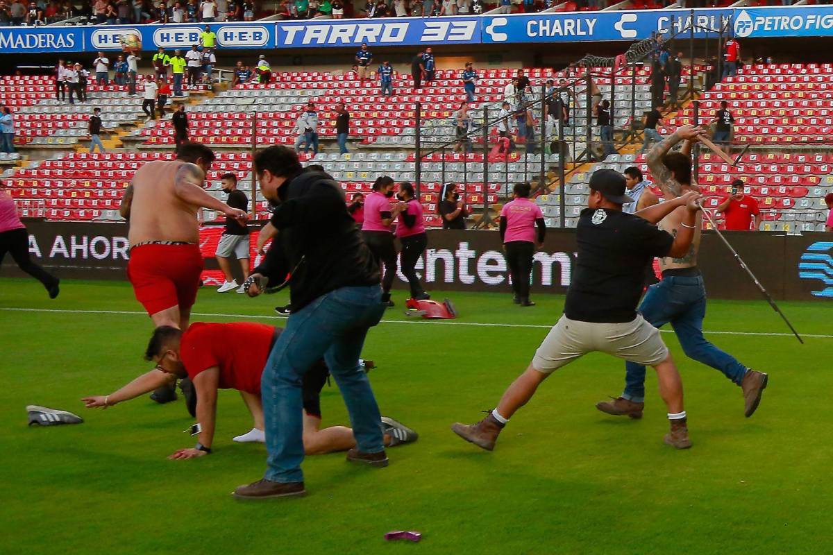 ¿Desafiliado? Presidente de la Liga MX señala el duro castigo que recibiría Querétaro tras los fuertes incidentes en su estadio